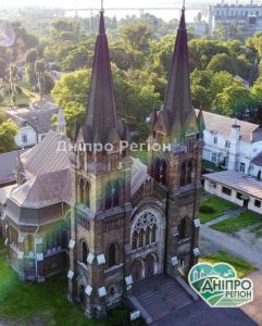 Таємниці костелу Святого Миколая у Кам’янському: від конюшні до святині