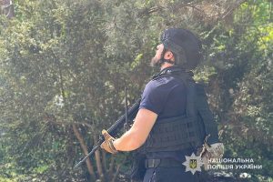 Небезпечна робота антидронових груп у Нікополі: як поліція захищає місто
