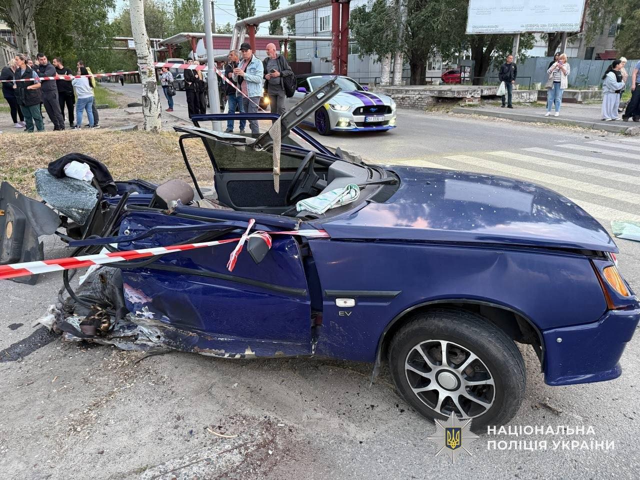 Смертельна ДТП на Калиновій у Дніпрі: «Ягуар» влетів у зупинку з людьми