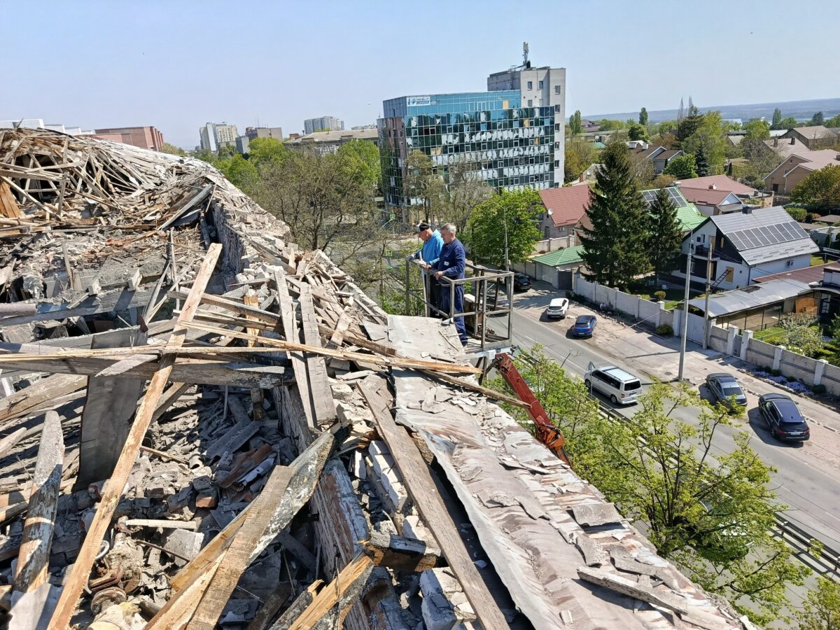 ліквідація наслідків ракетного удару гуртожиток ДНУ Дніпро