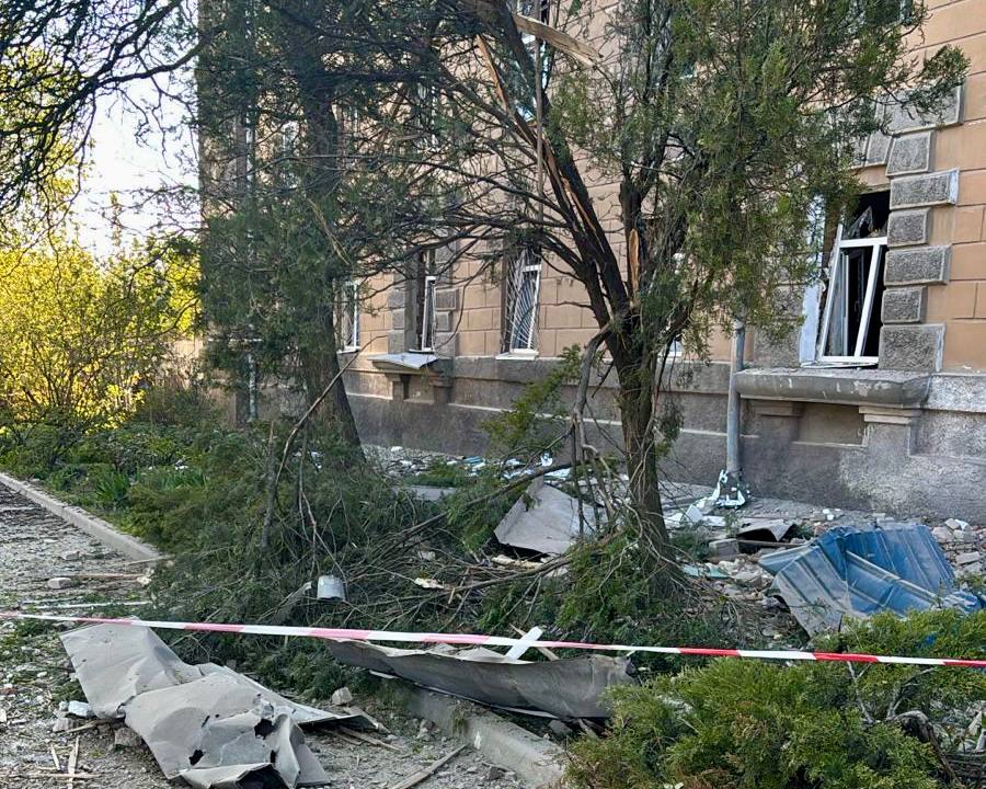 Вцілили дивом: мер Дніпра розповів як ракета вдарила по університету, коледжу та тролейбусу з людьми (ФОТО)