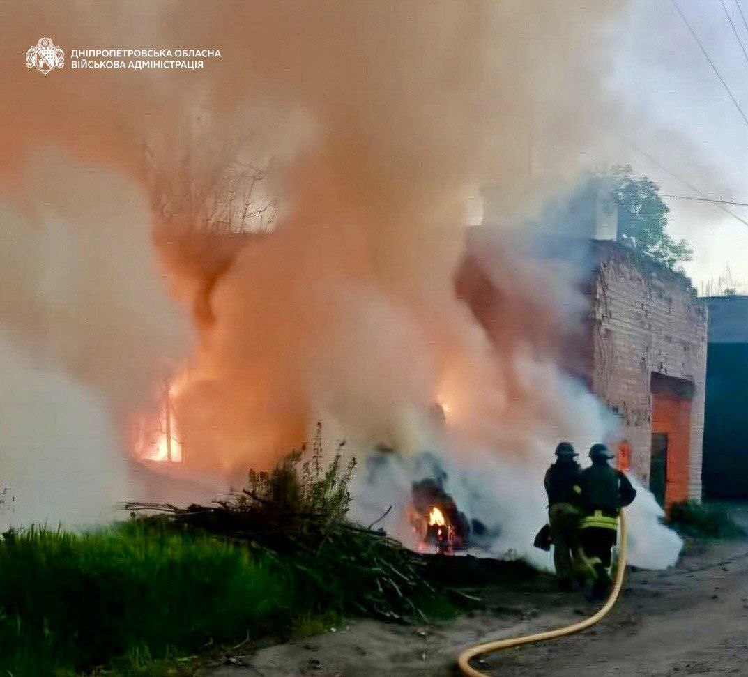 У Павлограді горіли будинки, троє поранених: ніч на Дніпропетровщині була неспокійною