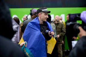 9 героїв Дніпропетровщини повернулися додому: обмін полоненими