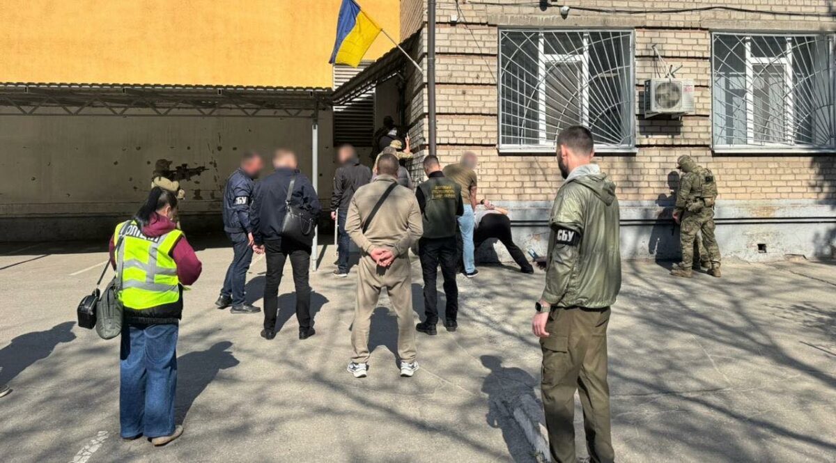 За $1500 обіцяв зняти з військового обліку: у Дніпрі затримали посадовця ТЦК