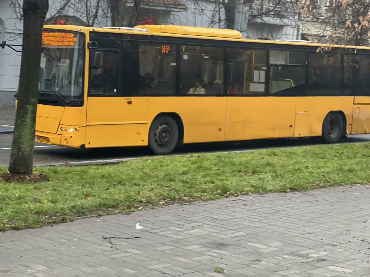 Автобуси, тролейбуси, трамваї: 1 травня у Дніпрі масово змінили маршрути