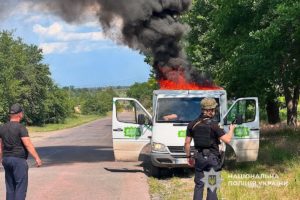 Ворожі дрони атакують авто на трасі Марганець — Нікополь — Дніпро
