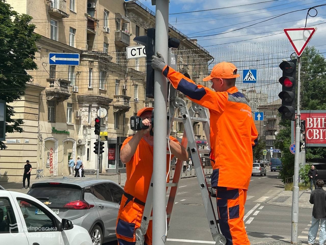 Повністю безбар'єрний маршрут: у центрі Дніпра всі світлофори обладнали звуковим супроводом (АДРЕСИ)