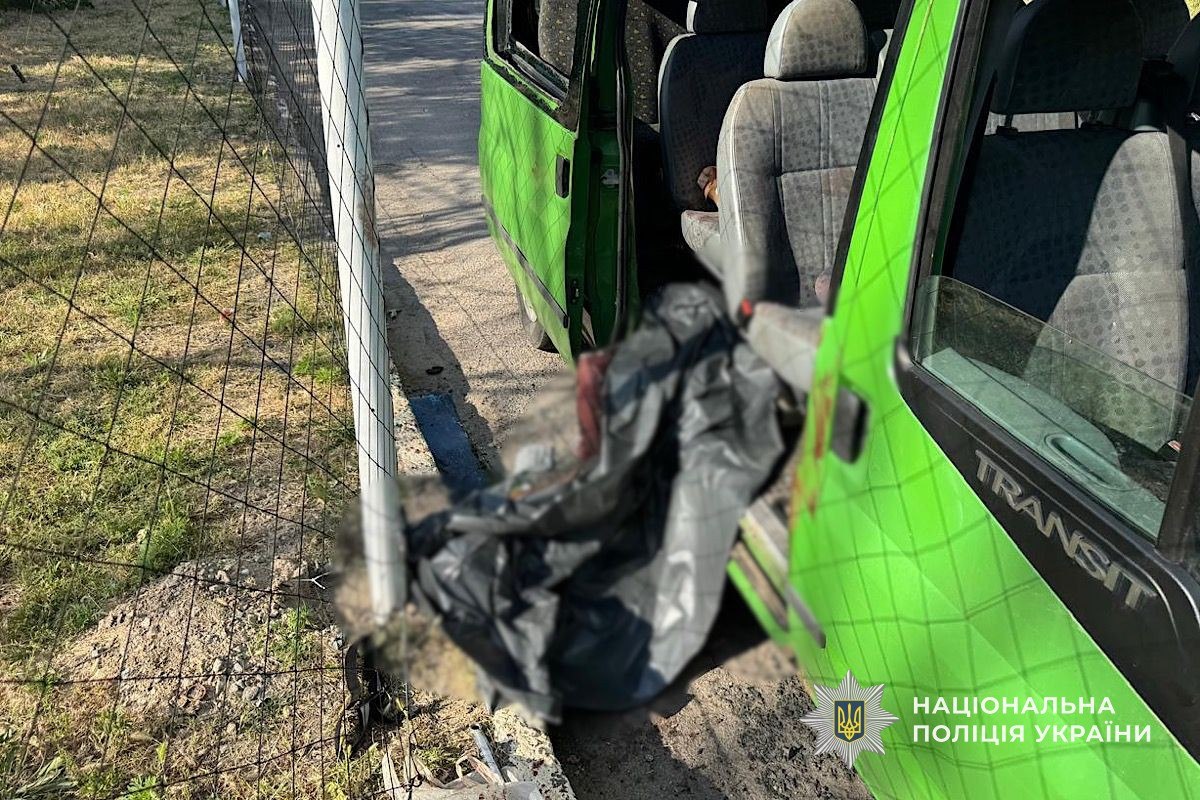Атака на маршрутку в Нікополі: загиблі, серед поранених — діти
