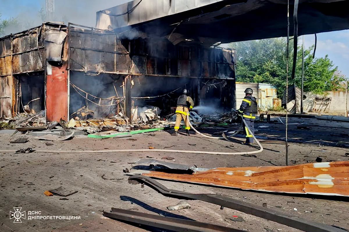 ДСНС показала фото наслідків ударів по Дніпропетровщині 