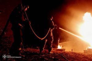 Масовані удари по Дніпропетровщині: наслідки та фото від ДСНС