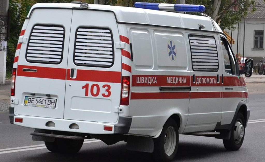 На Дніпропетровщині чоловік упав з риштування на металевий предмет