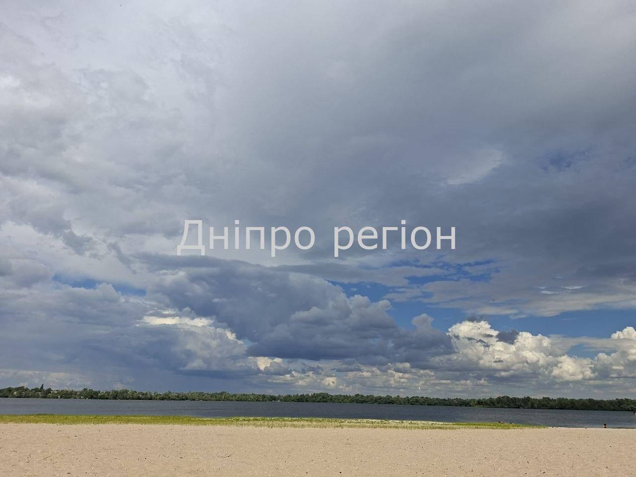 Объявлен желтый уровень опасности: на Днепр надвигается холодный фронт со шквалами