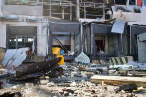 Фотографії зруйнованого термінала «Нової пошти» у Дніпрі після атаки