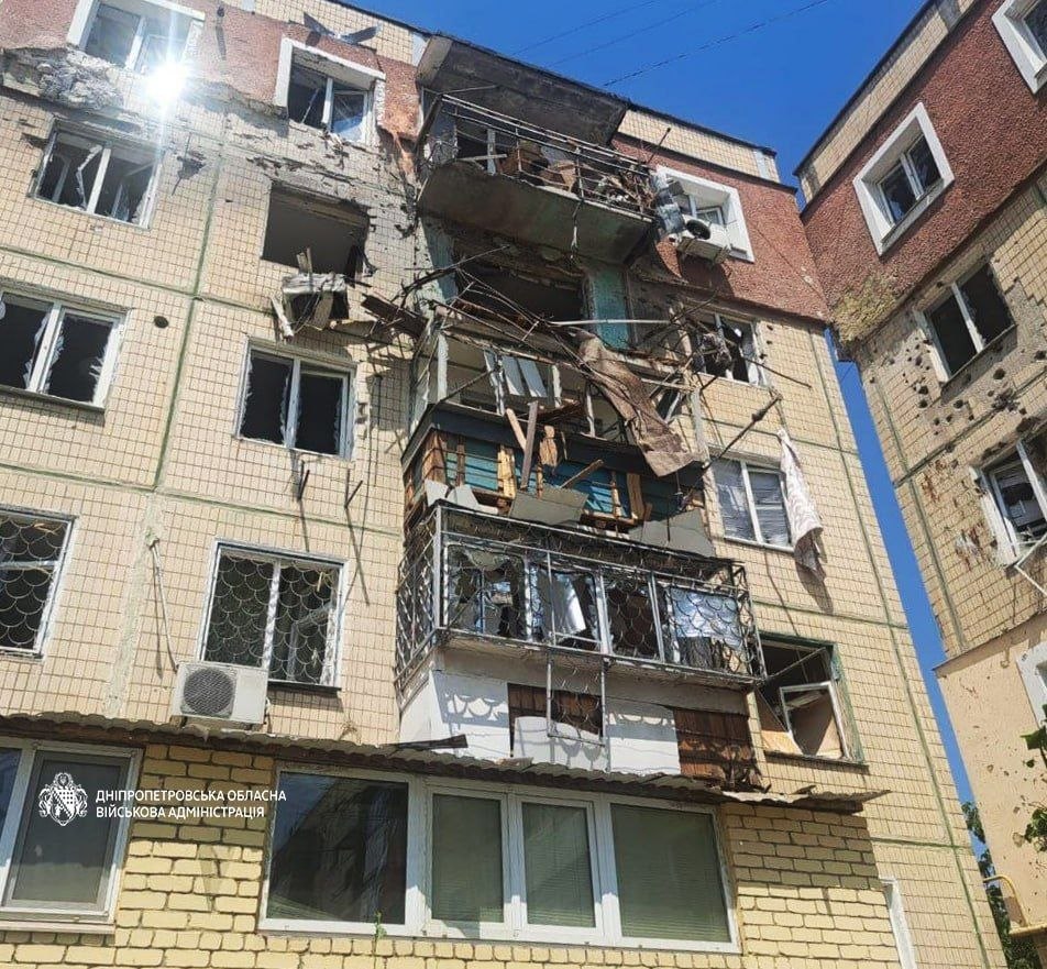 Ранены взрослые и 9-летний мальчик: враг более 40 раз наносил удары по Днепропетровской области