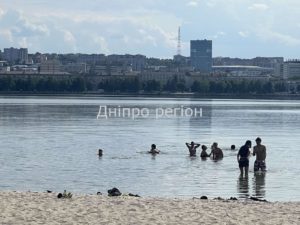 Безпечні пляжі Дніпра: Де можна купатися цього літа?